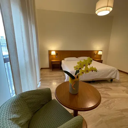 Clementi Hotel 3*
